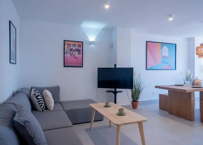 Bright Apartment With Views 3 Bedrooms 2 Bathrooms