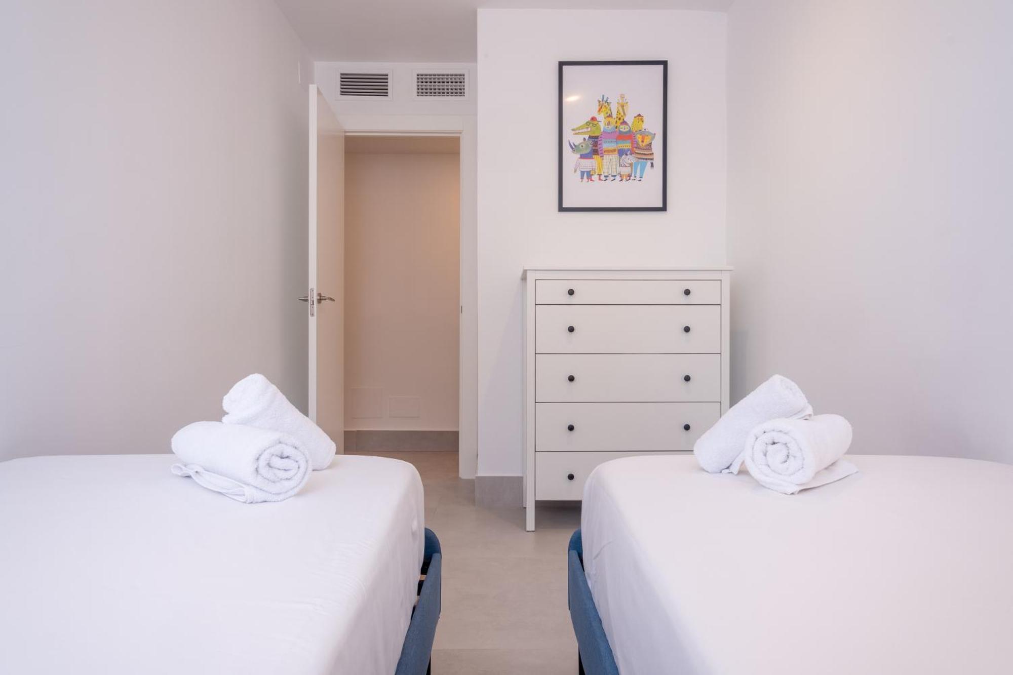 Bright With Views 3 Bedrooms 2 Bathrooms Apartment Málaga