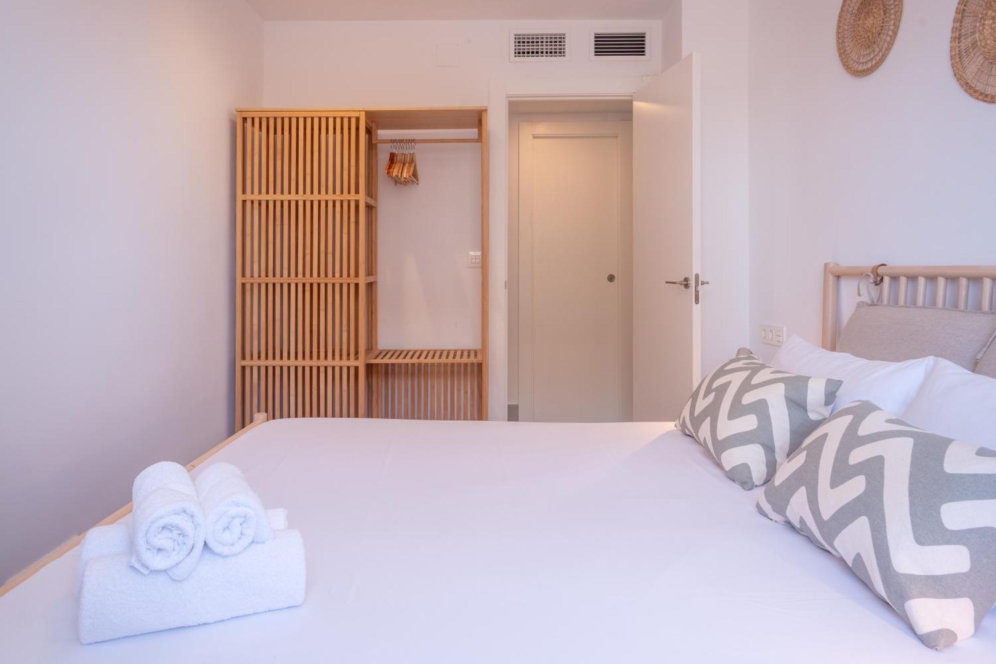 Bright With Views 3 Bedrooms 2 Bathrooms Apartment Málaga