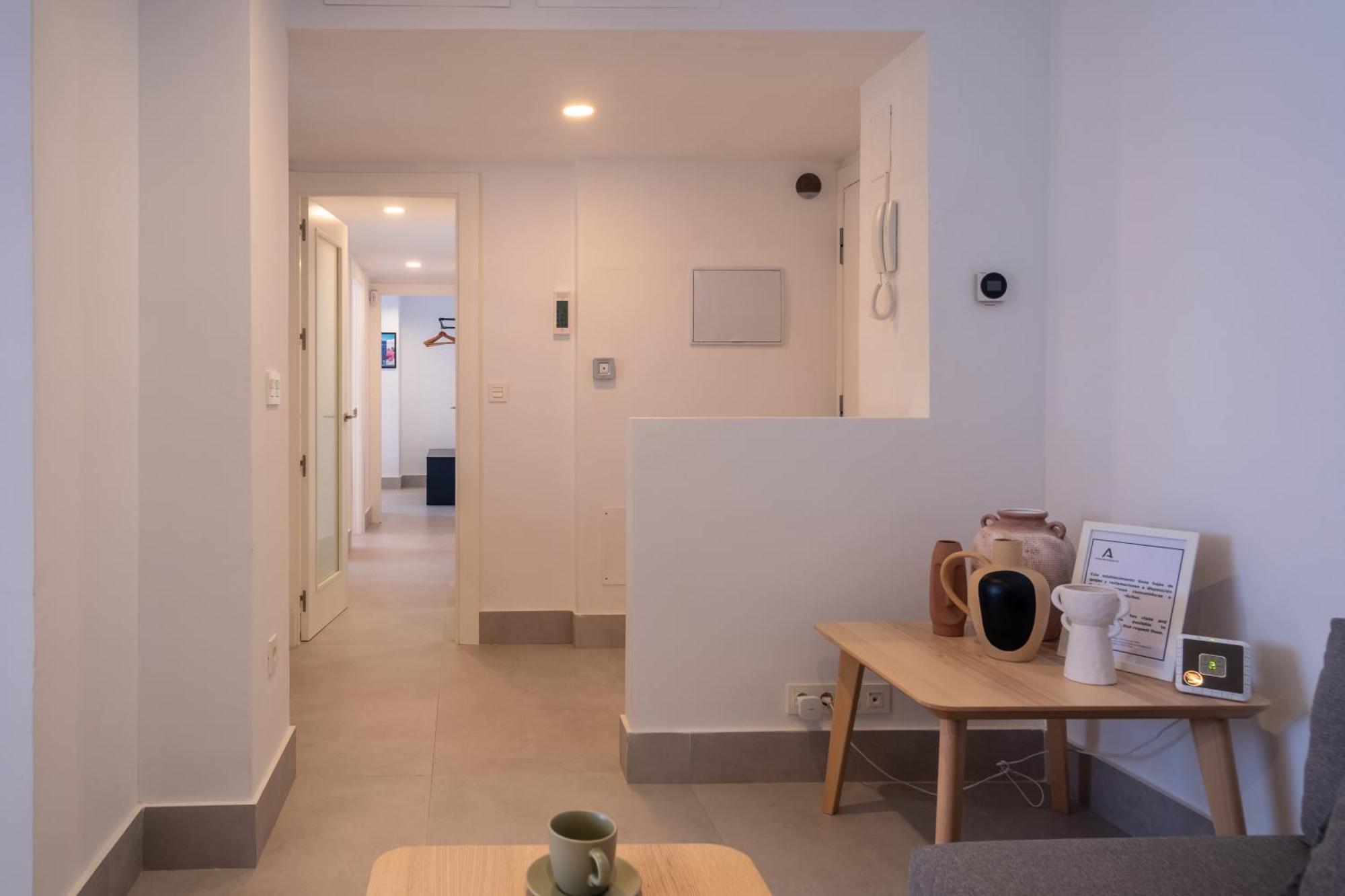 Bright With Views 3 Bedrooms 2 Bathrooms Apartment Málaga